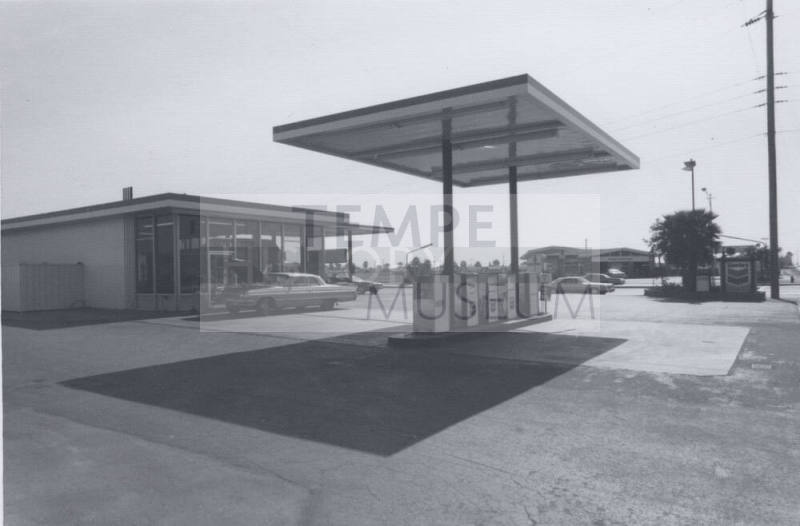 Standard Gasoline Station - 1808 East Broadway Road, Tempe, Arizona