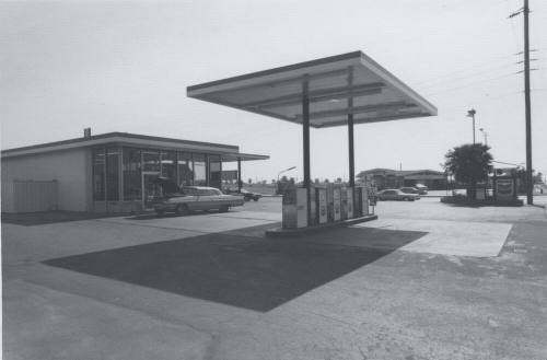 Standard Gasoline Station - 1808 East Broadway Road, Tempe, Arizona