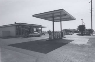 Standard Gasoline Station - 1808 East Broadway Road, Tempe, Arizona