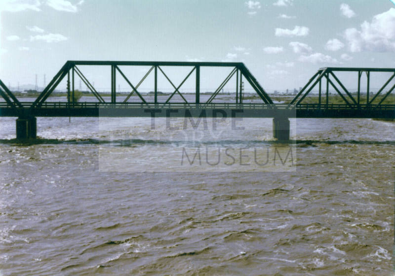 Salt River flood under Southern Pacific railroad bridge