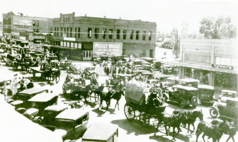 OS-115   Parade on Mill Avenue, Tempe, Arizona