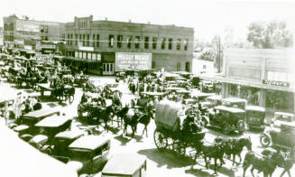 OS-115   Parade on Mill Avenue, Tempe, Arizona