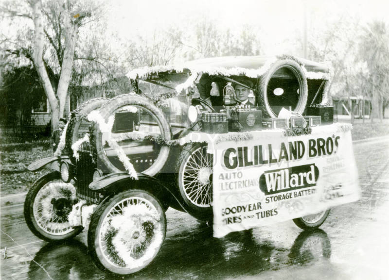 OS-113  Gililland Brothers Garage Parade Float