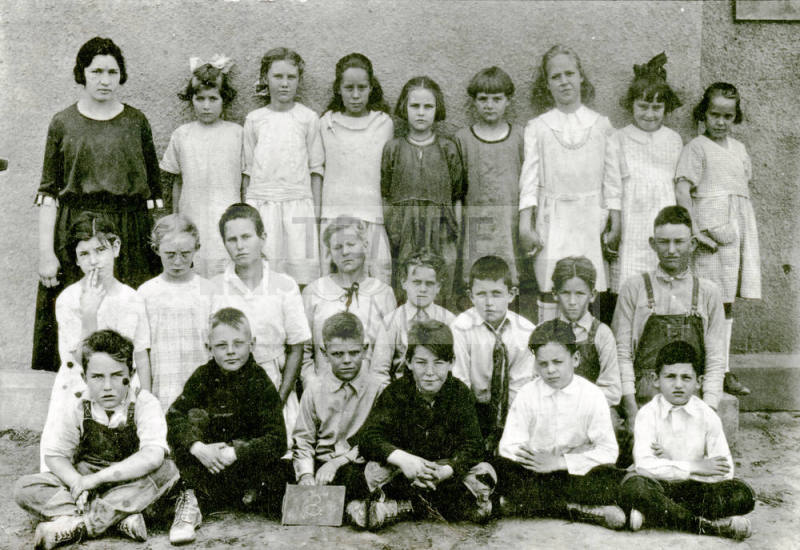 OS-157   Margarite Painter and Her Third Grade Class at Tempe Grammar School