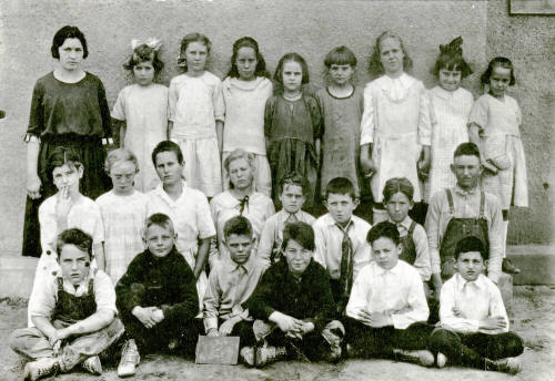 OS-157   Margarite Painter and Her Third Grade Class at Tempe Grammar School