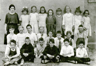 OS-157   Margarite Painter and Her Third Grade Class at Tempe Grammar School