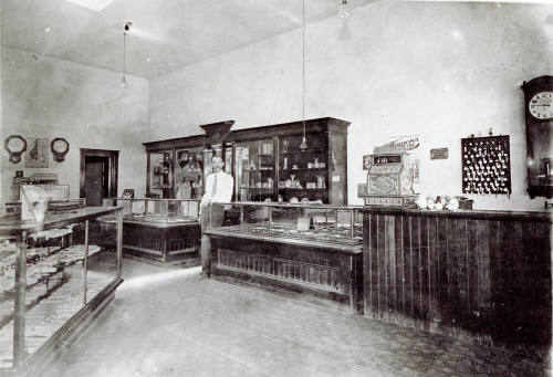 OS-211   Lamonts Jewelry and Optometrist Shop