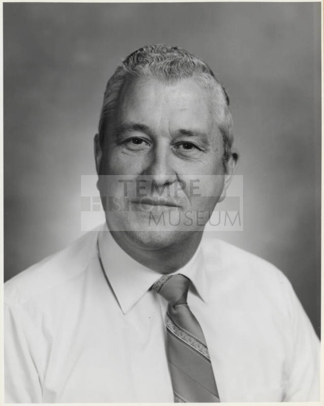 Photo Portrait of Jim Jones.