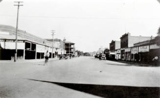 OS-243   North from 5th Street on Mill Avenue