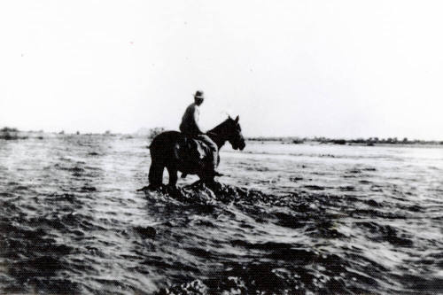 OS-252   G.R. Finch fording the Flooded Salt Rvr