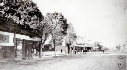 OS-232   Street Scene Along Mill Avenue