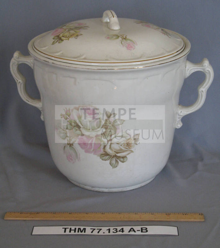 Chamber Pot W/Lid