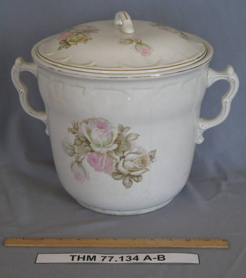 Chamber Pot W/Lid
