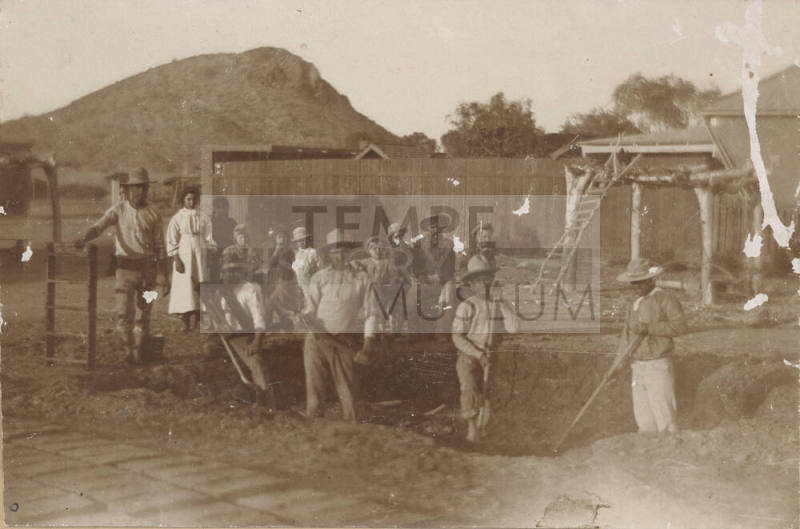 San Pablo neighborhood residents in Tempe make adobe bricks