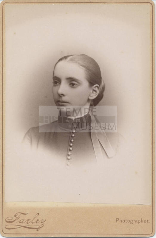 Shoulder, Woman, High Collar with Pin