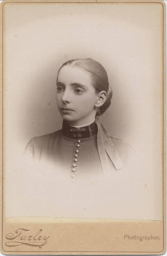 Shoulder, Woman, High Collar with Pin