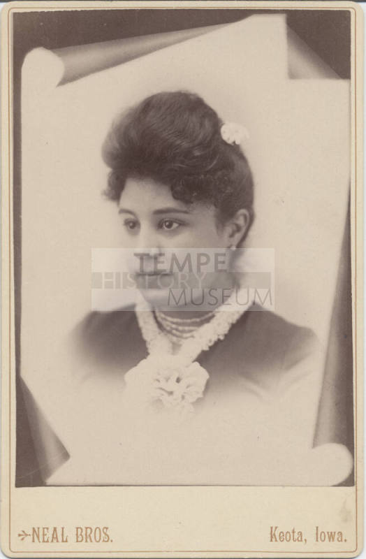 Shoulder, Woman, Flower Necklace