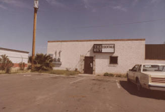 The Hut Tavern - 26 South Farmer Avenue, Tempe, Arizona