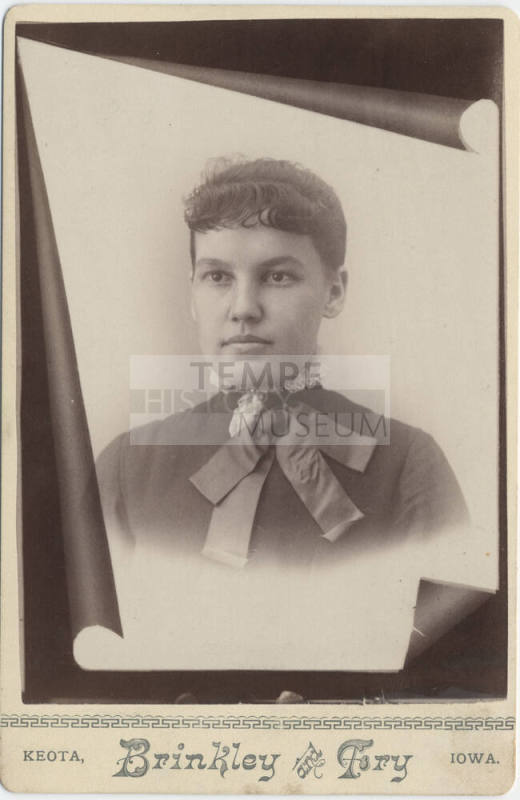 Bust, Woman, Lace Collar with Ribbons