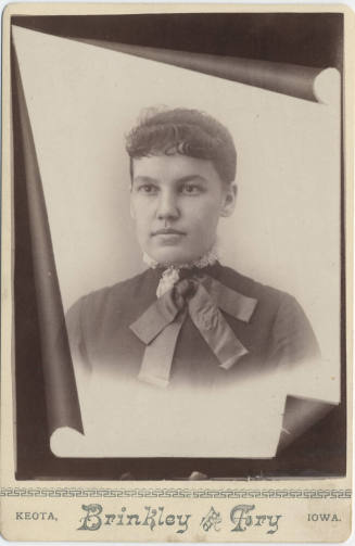 Bust, Woman, Lace Collar with Ribbons