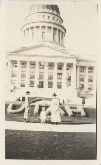 Group Protrait at Utah State Capitol