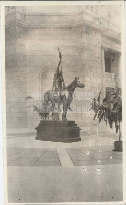 Picture of a Monument at Utah State Capitol