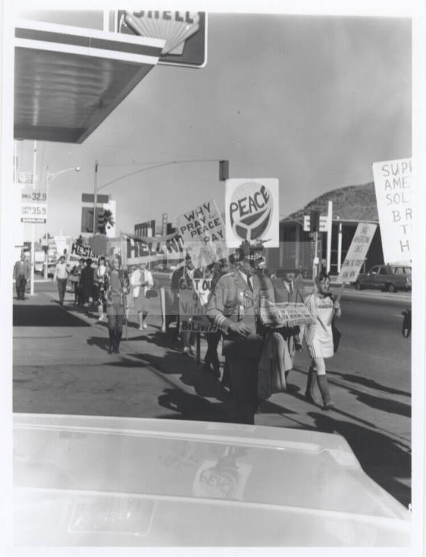 Draft protest march on Mill Avenue