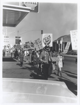 Draft protest march on Mill Avenue