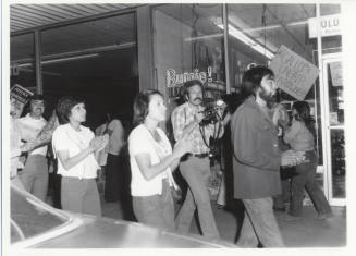 United Farm Worker's Gallo wine protest at Hayden Plaza