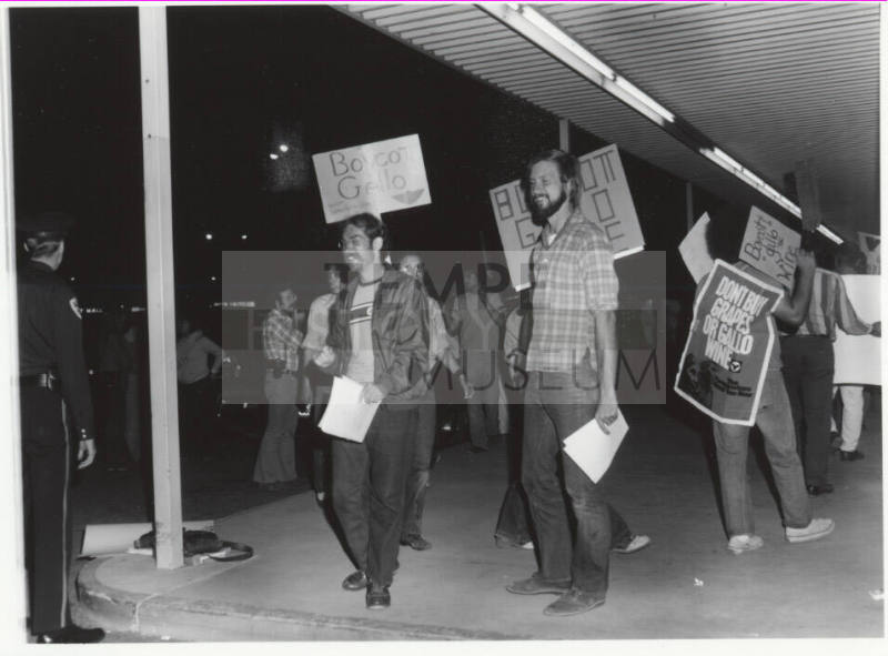 United Farm Worker's Gallo wine protest at Hayden Plaza
