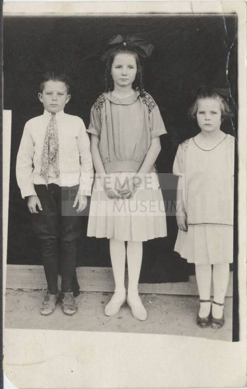 Harold, Beatrice and Catherine Messinger