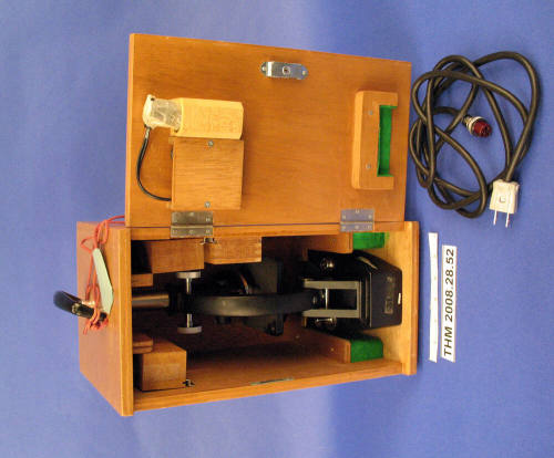Metallurgical Microscope, Electric