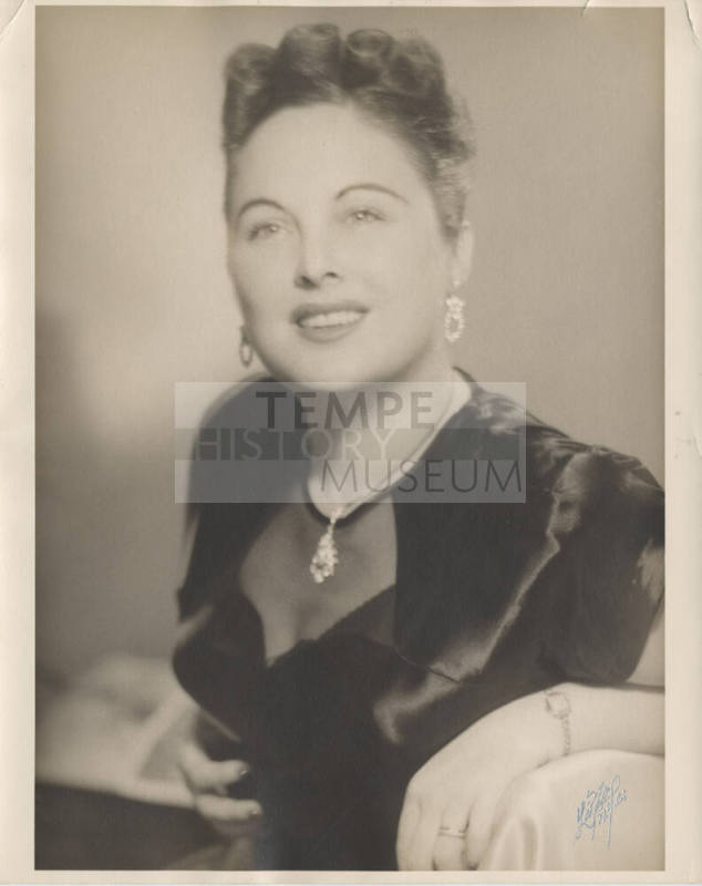 B/W Portrait of Mae Finley