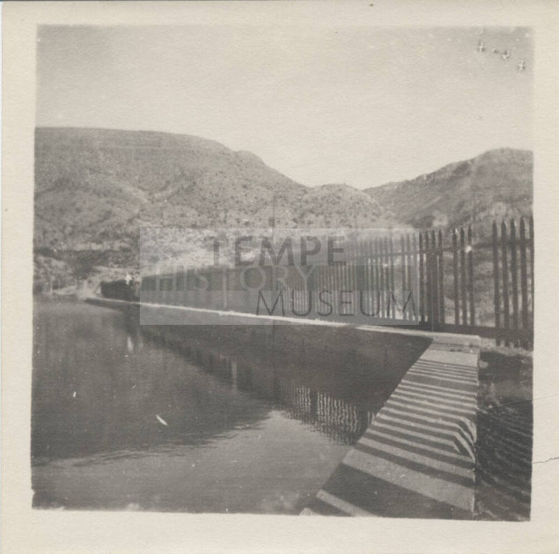 A Reservoir with Picket Fencing