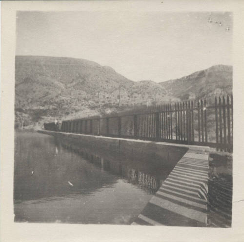 A Reservoir with Picket Fencing