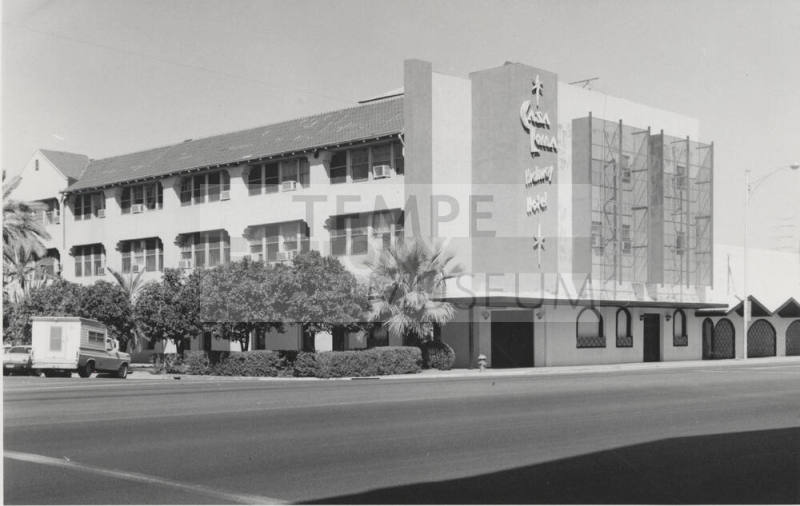 Casa Loma Hotel 320 S. Mill Ave