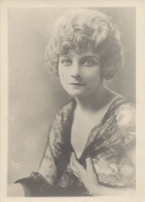 Hoover Studio Portrait-Los Angeles,Ca