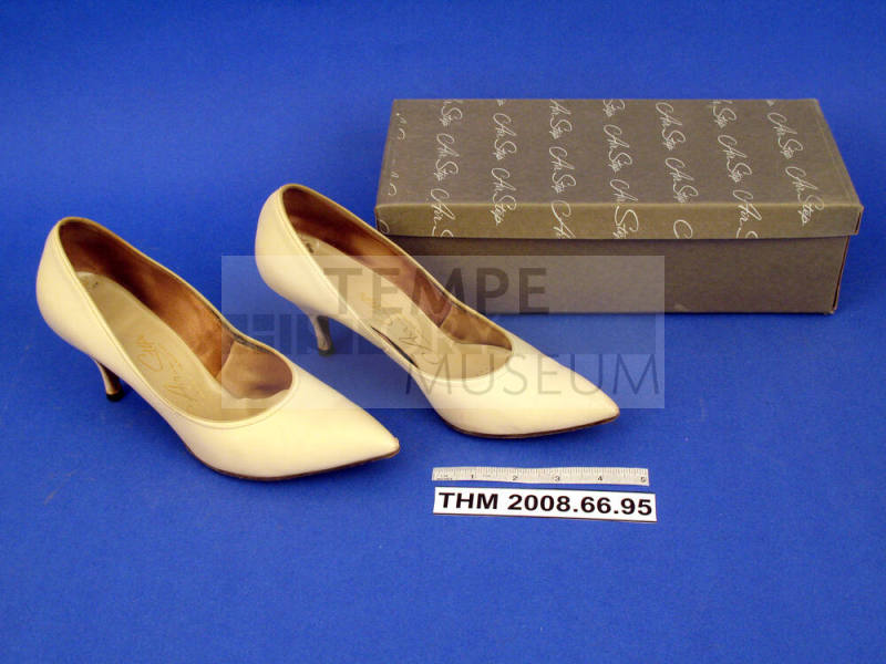Beige leather stilleto-heeled pumps with box