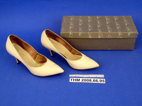 Beige leather stilleto-heeled pumps with box