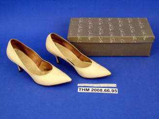 Beige leather stilleto-heeled pumps with box