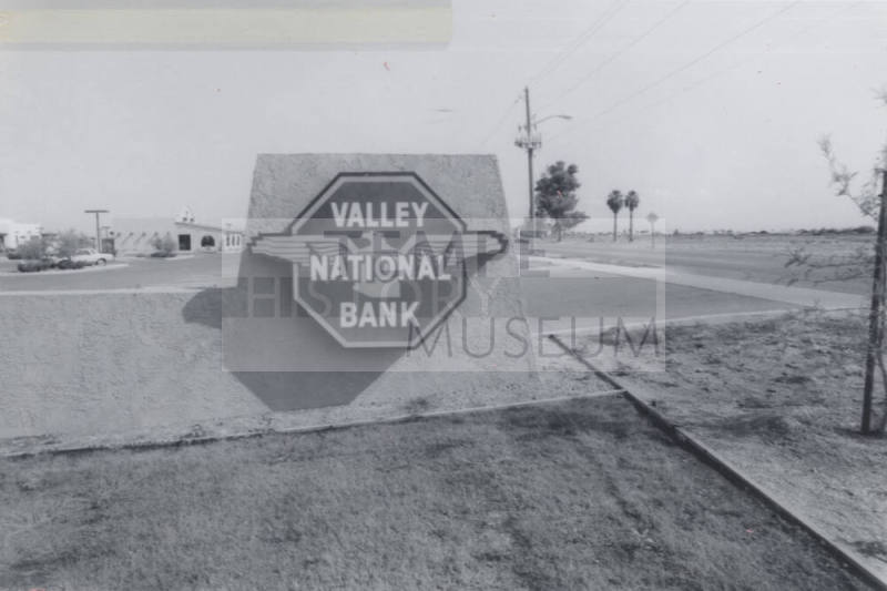 Valley National Bank - 6470 South McClintock Drive, Tempe, Arizona