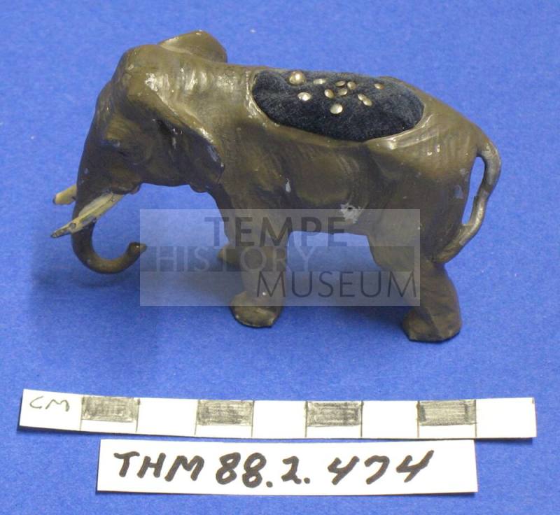 Elephant figurine with a pincushion on the top of the back