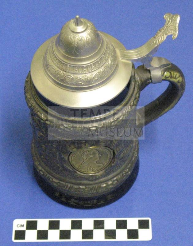 Stein with hinged lid