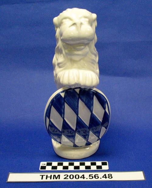 Bavarian white lion figurine