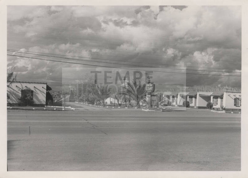 Del Rio Court Motel from Apache Blvd