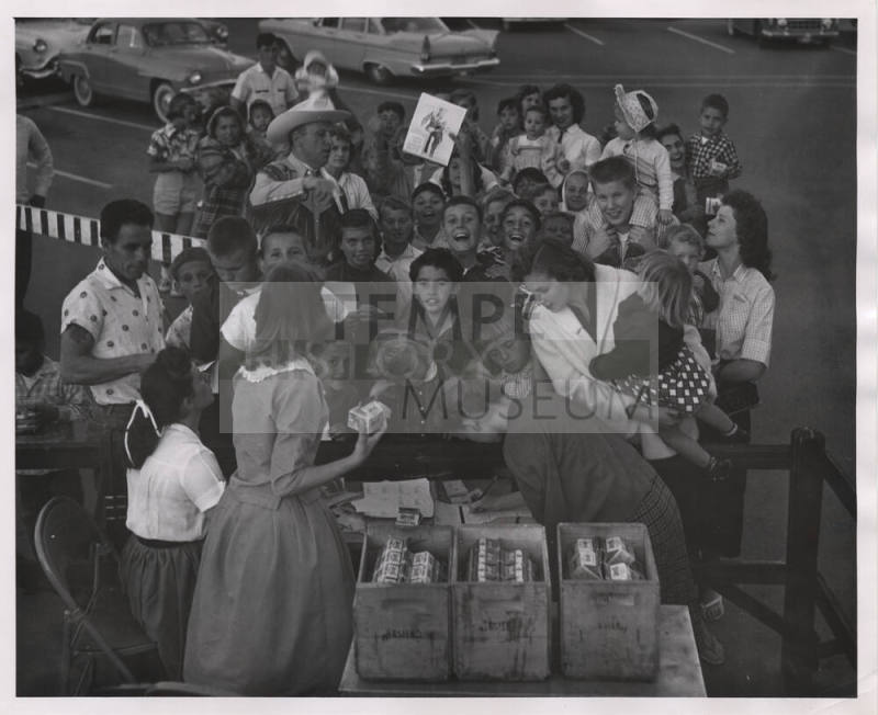 Jaycees Western Days:  Lew King Autographing
