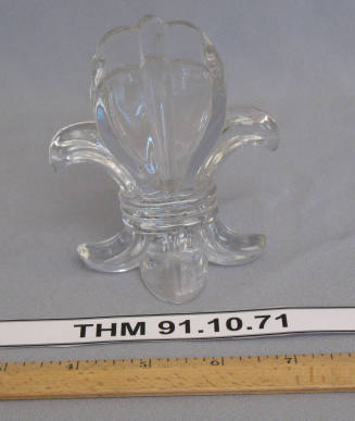 Fleur de lis toothpick holder