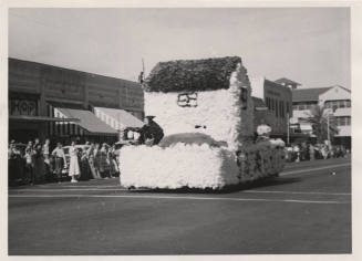Mill Avenue Parade:  Witch House