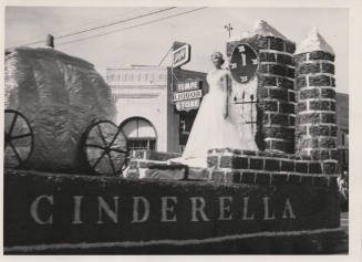 Mill Avenue Parade:  Cinderella Float