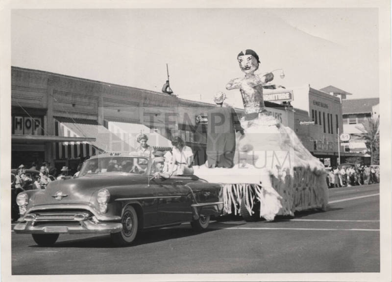 Mill Avenue Parade:  Genie Float
